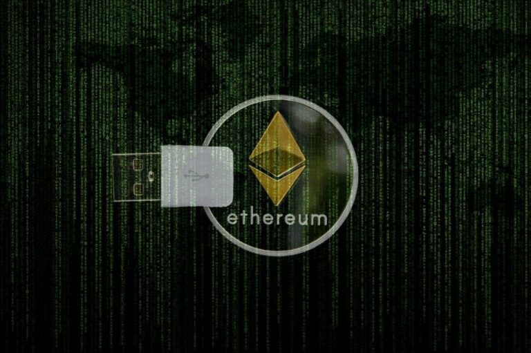 Ethereum News ETH Münze mit USB Stick