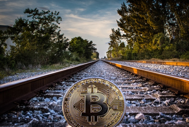 Bitcoin Kurs Prognose Bitcoin Münze auf Gleisen