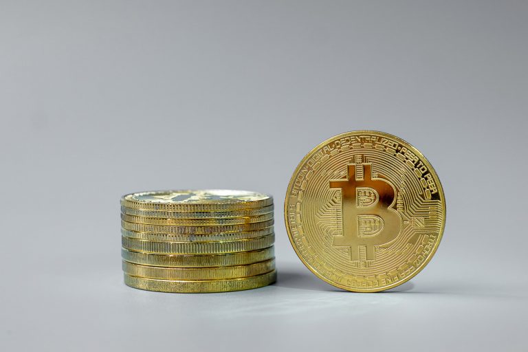 Bitcoin Kurs fällt wieder unter 18.000 Dollar – Zinserhöhung Schuld?