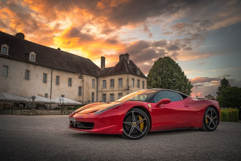 Compound Roter Ferrari